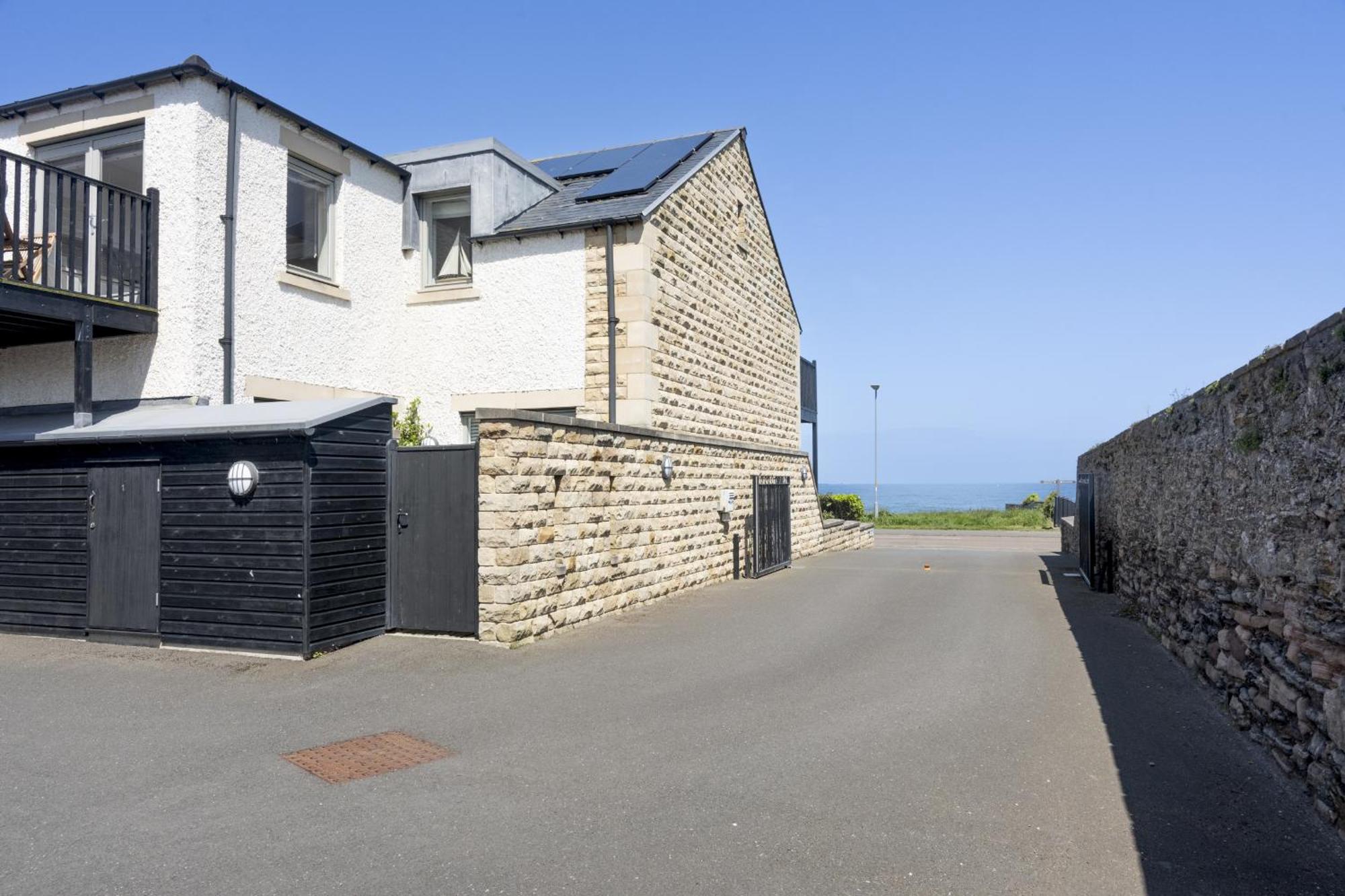 Northern Hideaways, Seascape Holiday home